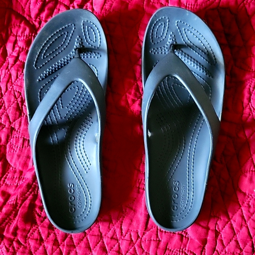 Womens sz.7 Croc sandles
